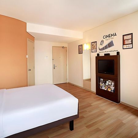 Ibis Jakarta Harmoni Exterior photo