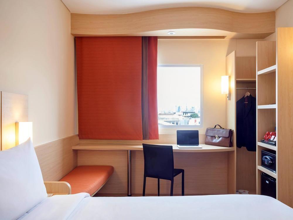 Ibis Jakarta Harmoni Exterior photo