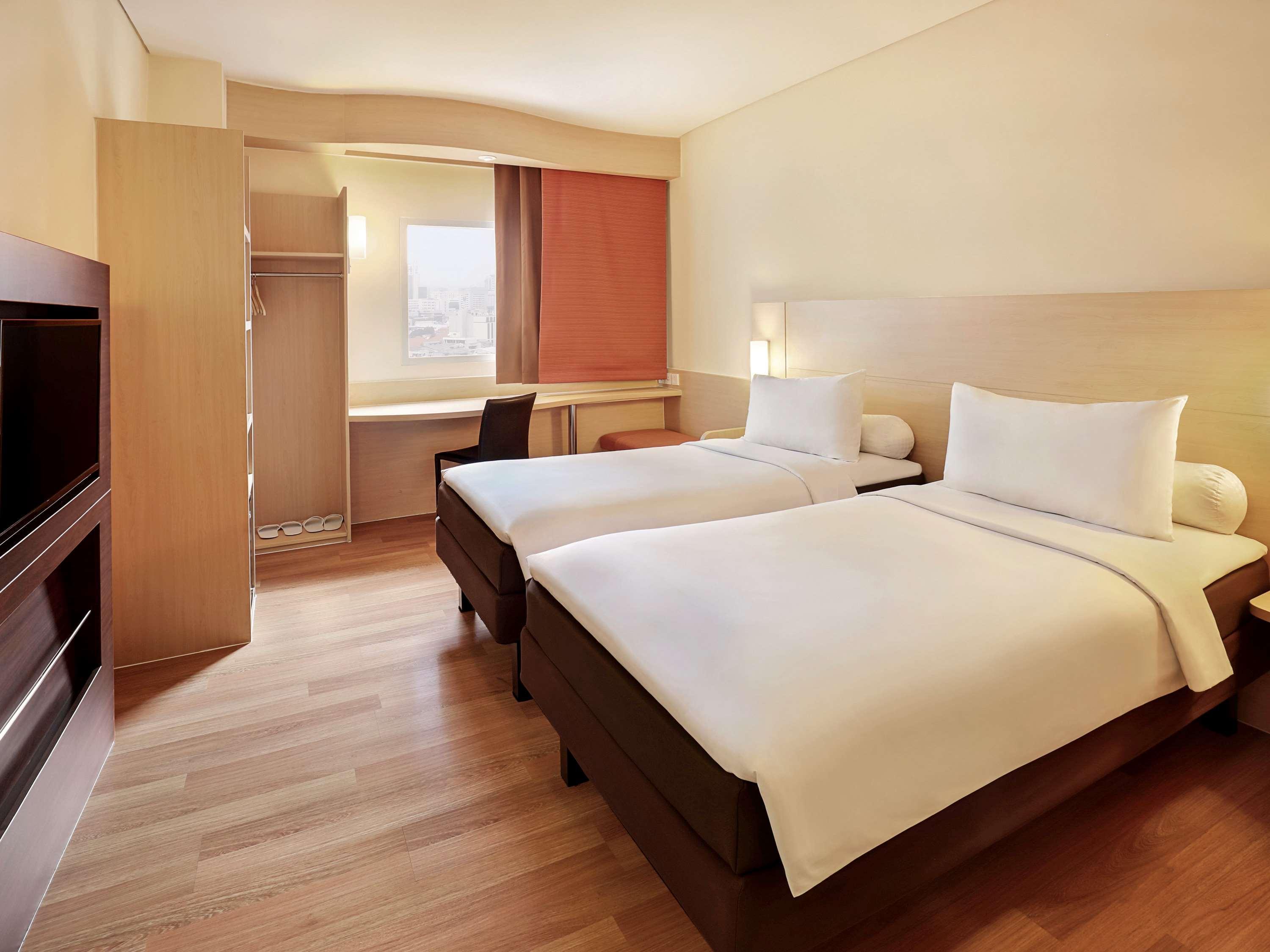 Ibis Jakarta Harmoni Exterior photo