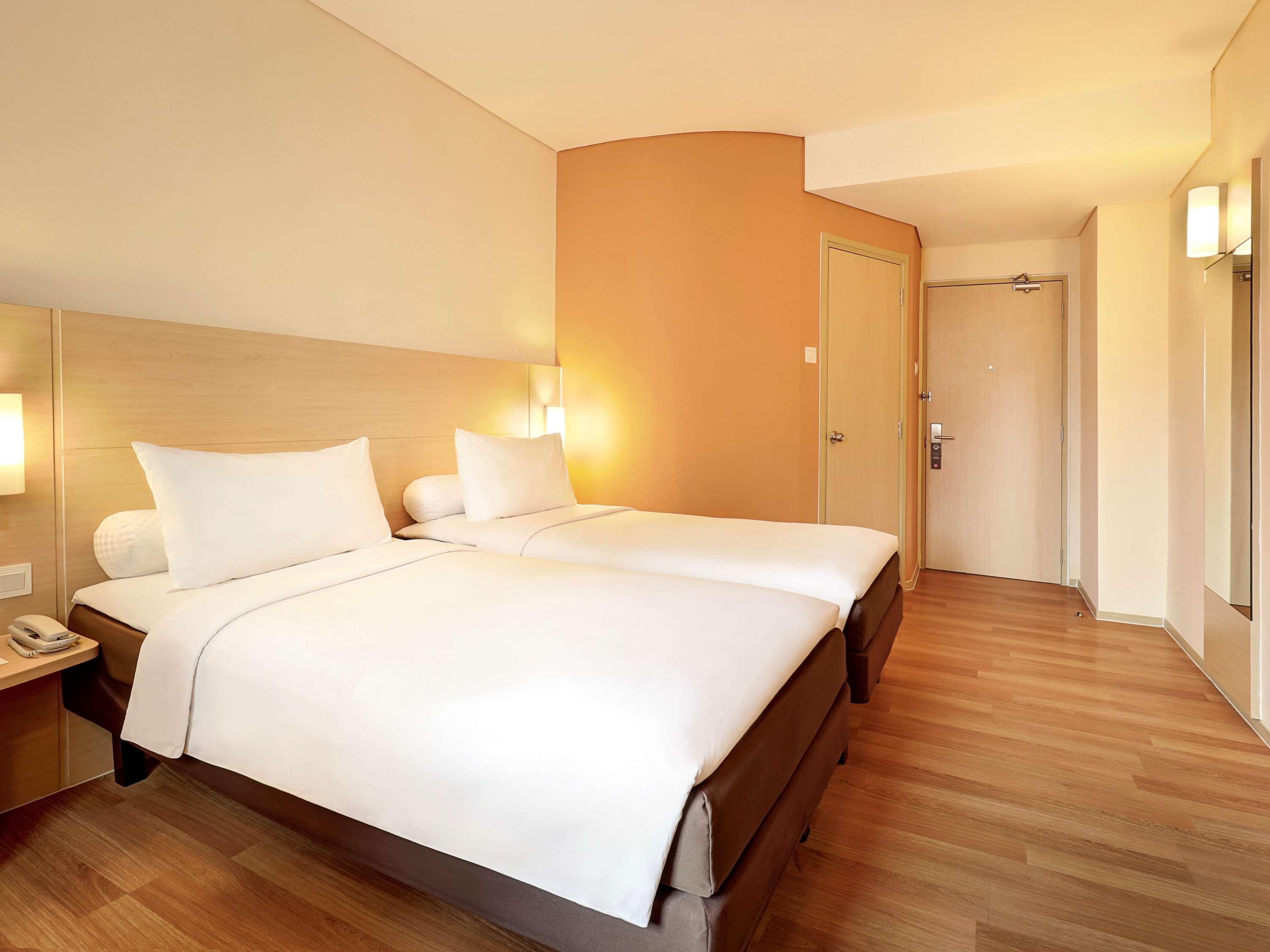 Ibis Jakarta Harmoni Exterior photo
