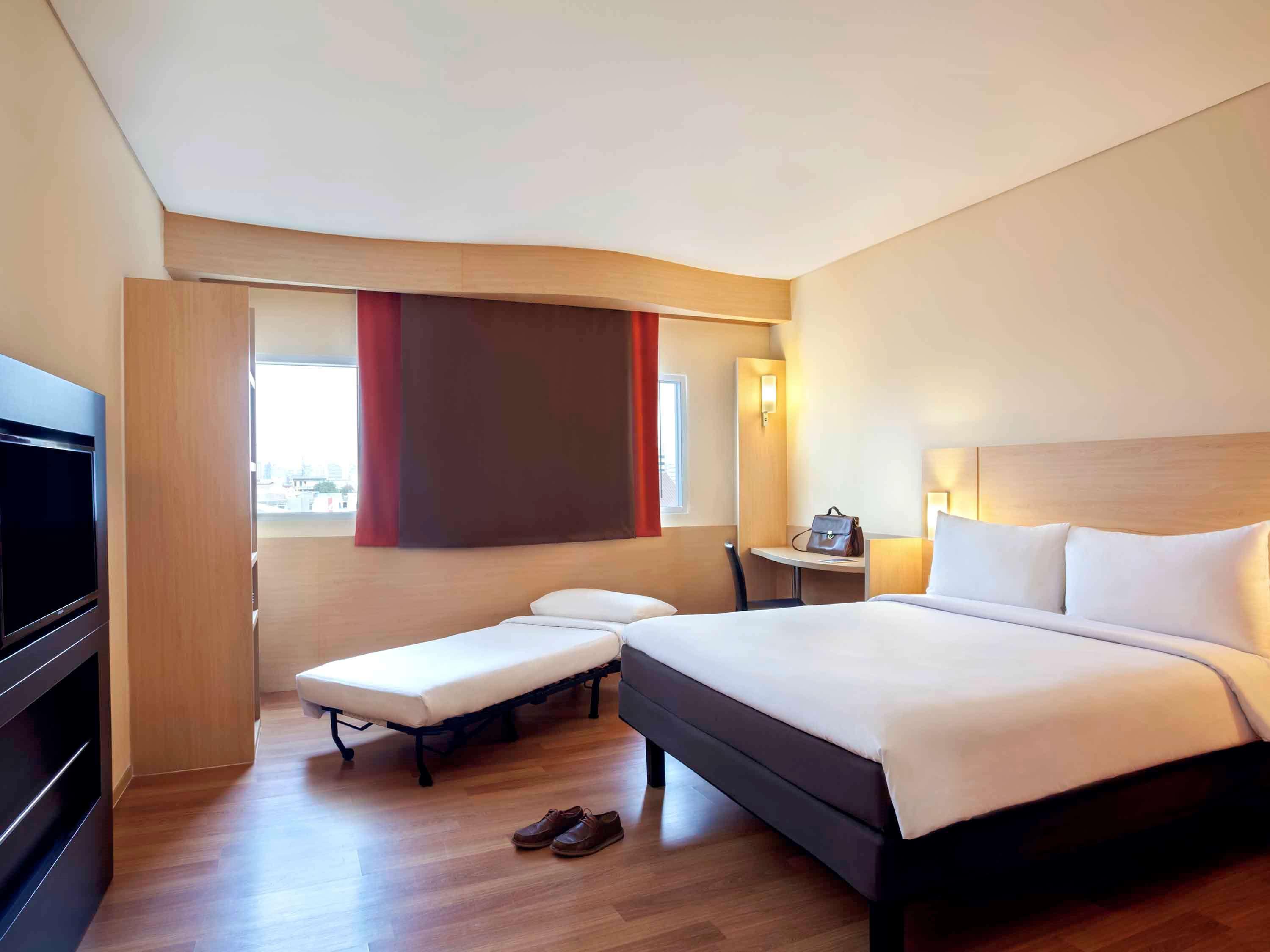 Ibis Jakarta Harmoni Exterior photo