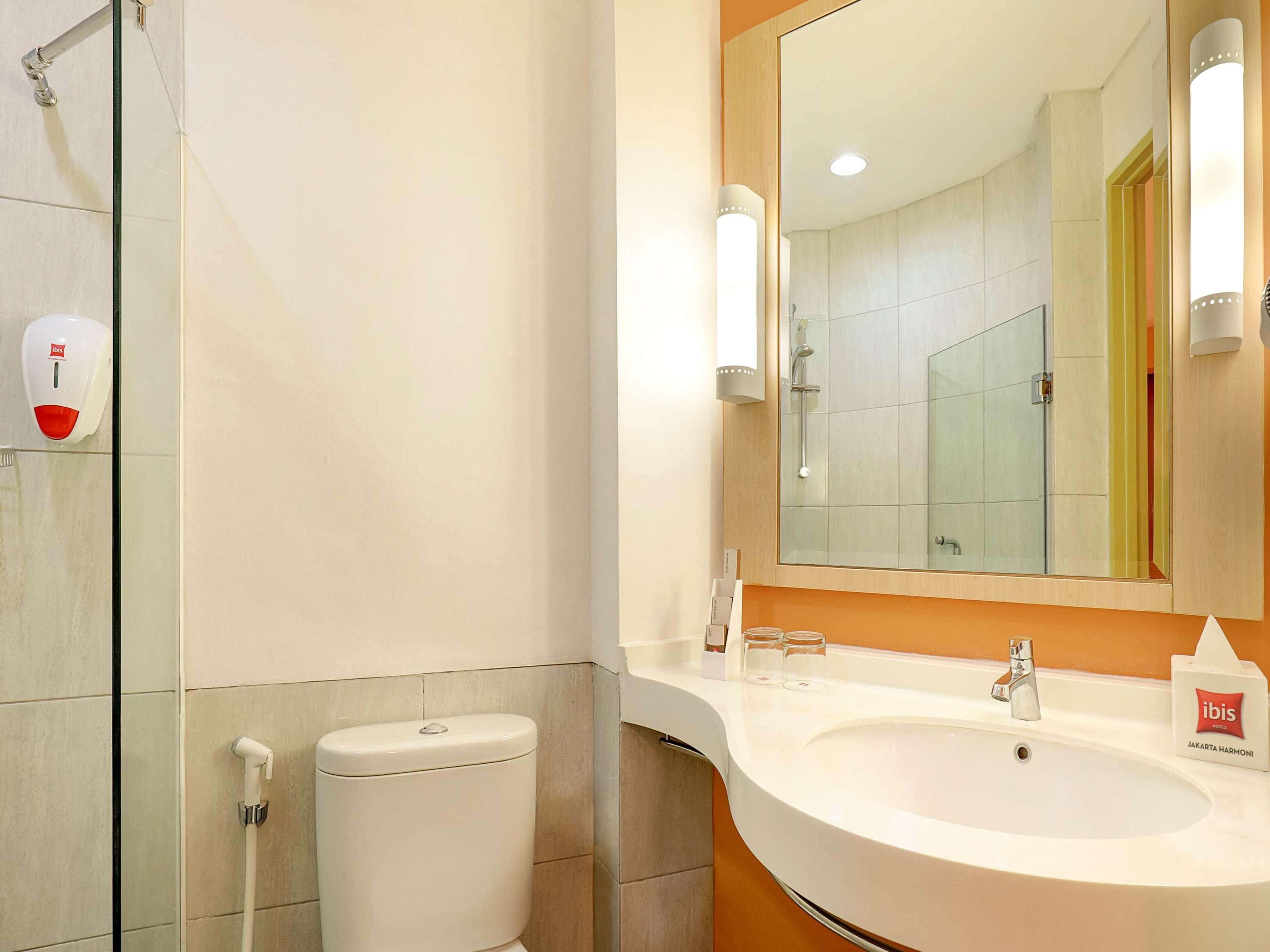Ibis Jakarta Harmoni Exterior photo