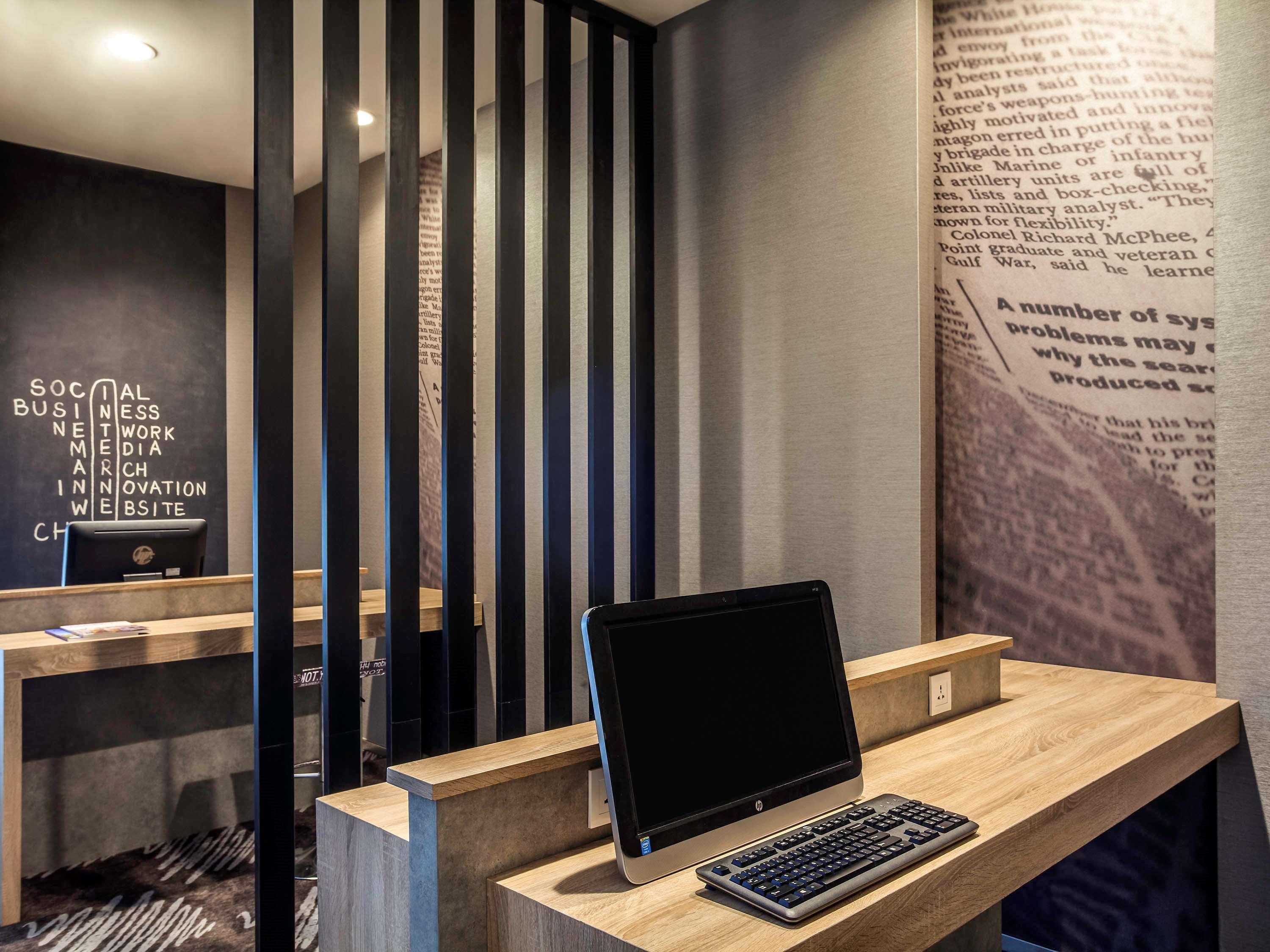 Ibis Jakarta Harmoni Exterior photo