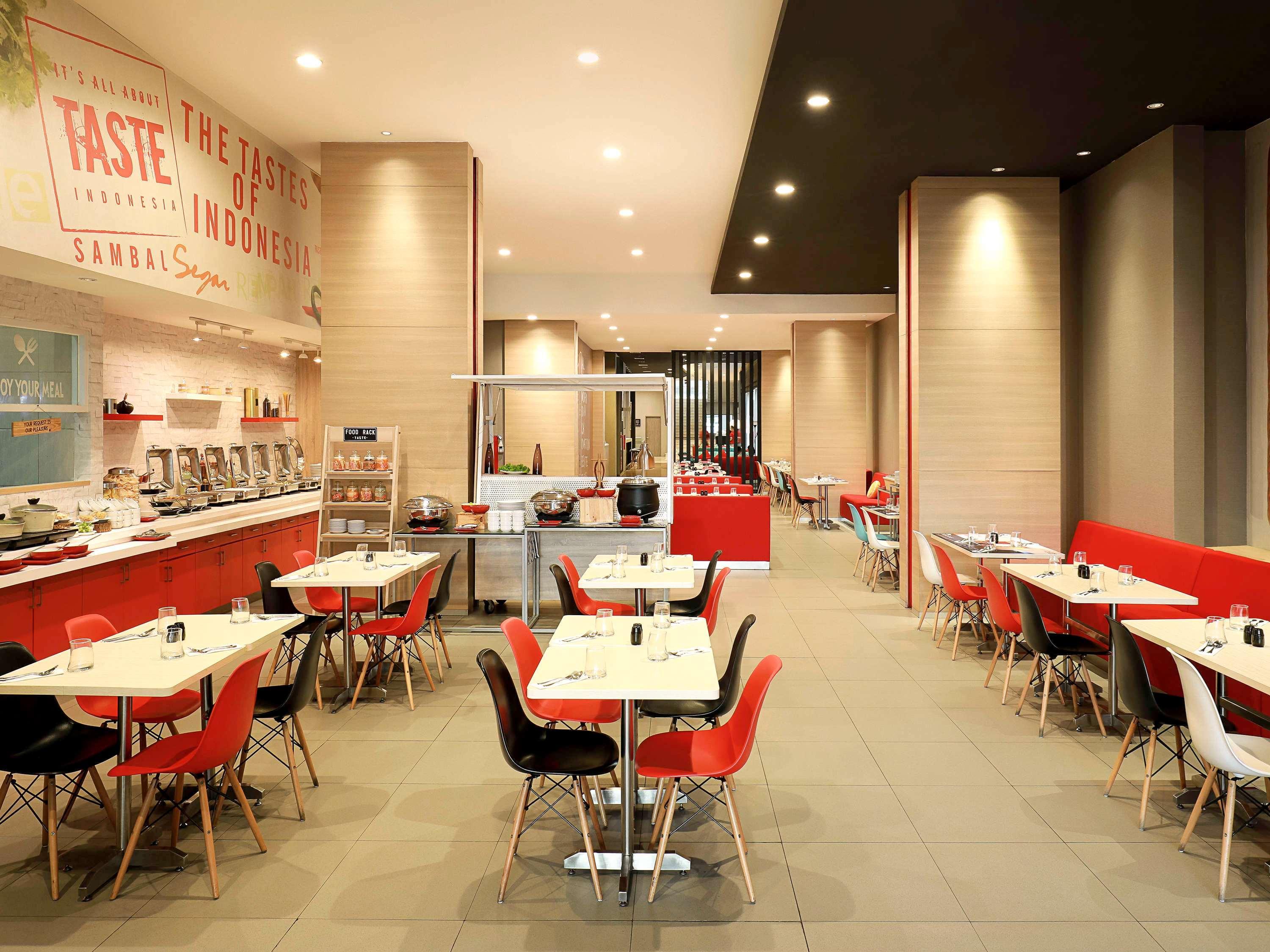 Ibis Jakarta Harmoni Exterior photo