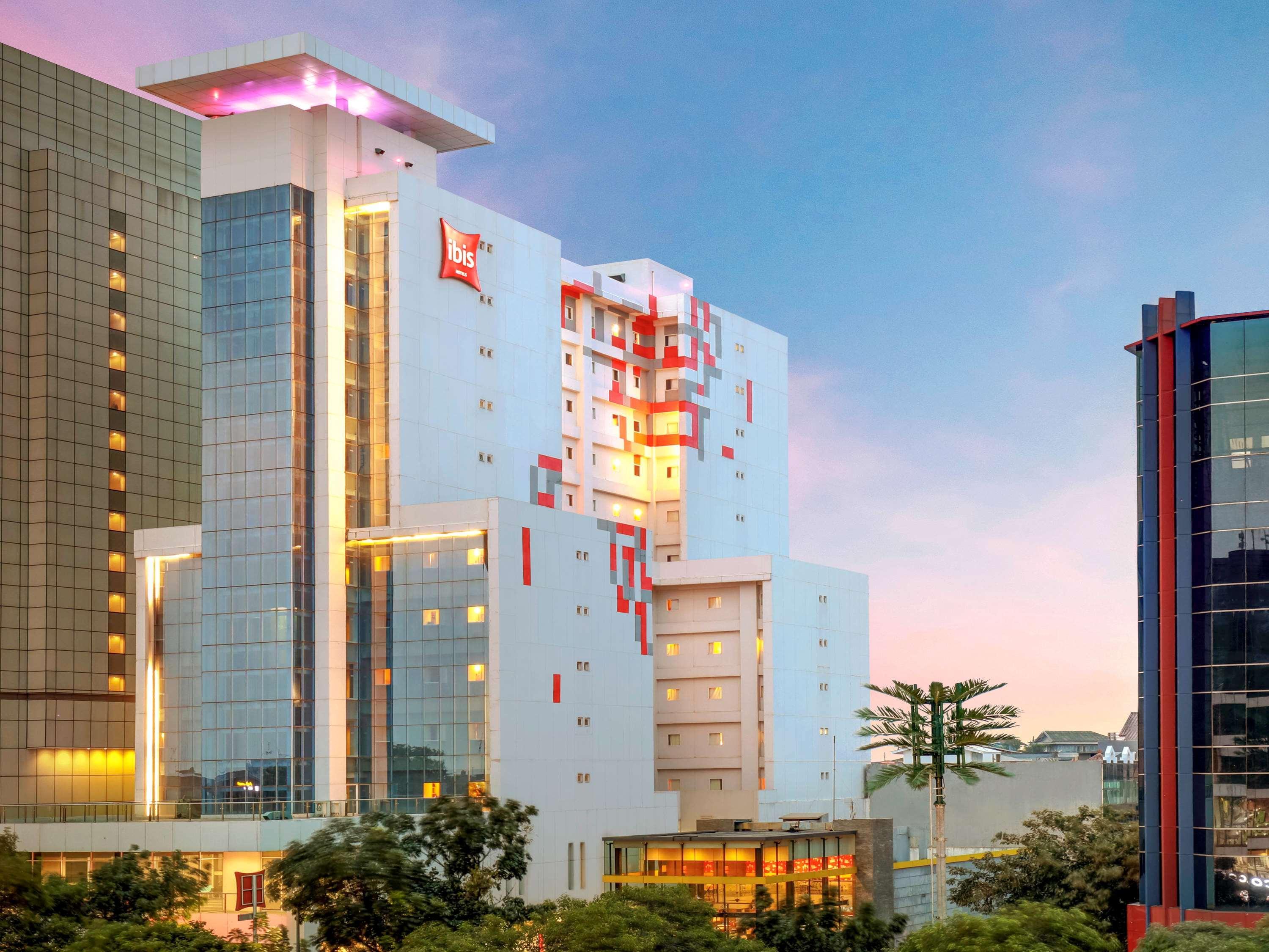 Ibis Jakarta Harmoni Exterior photo