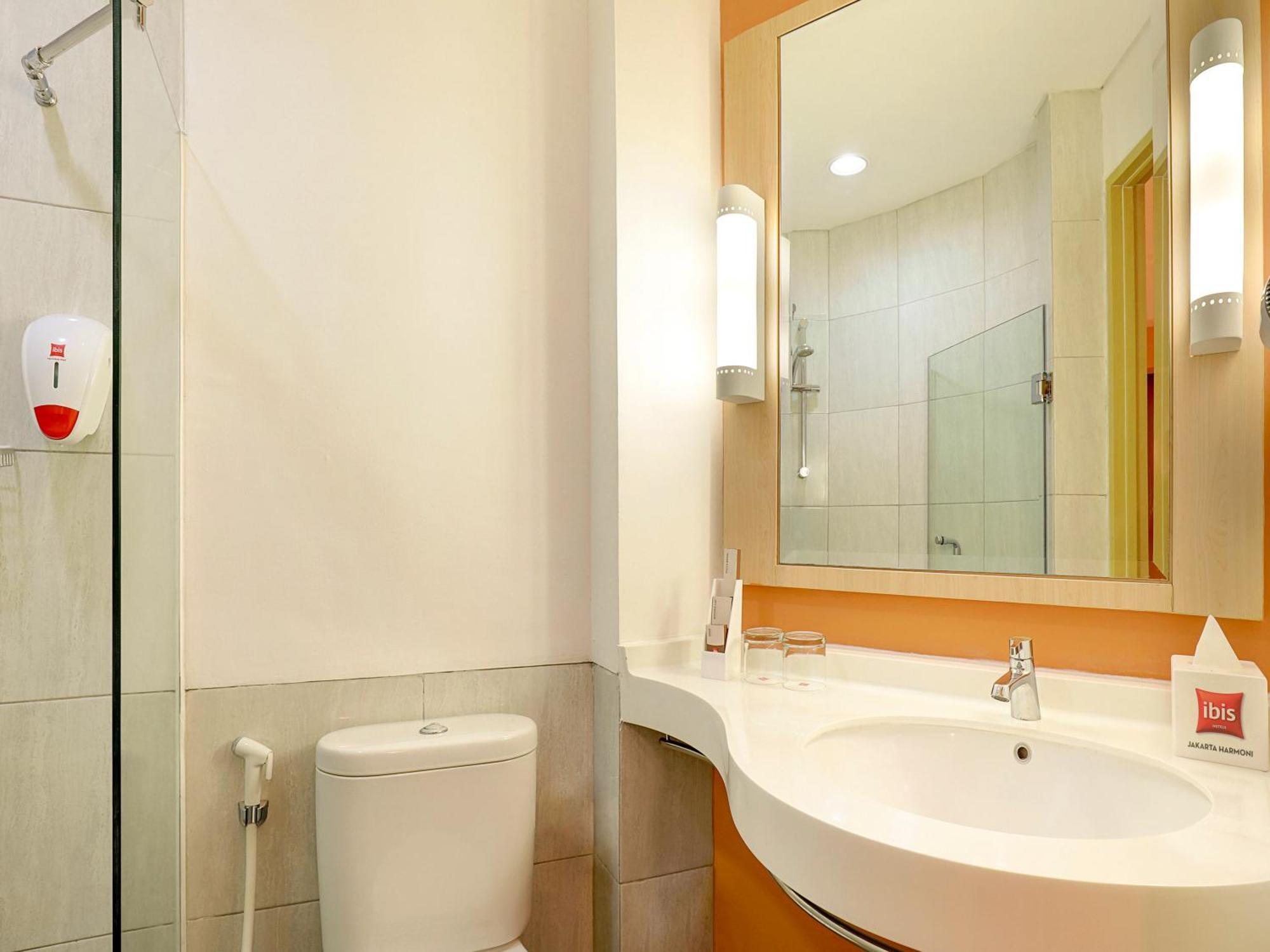 Ibis Jakarta Harmoni Exterior photo