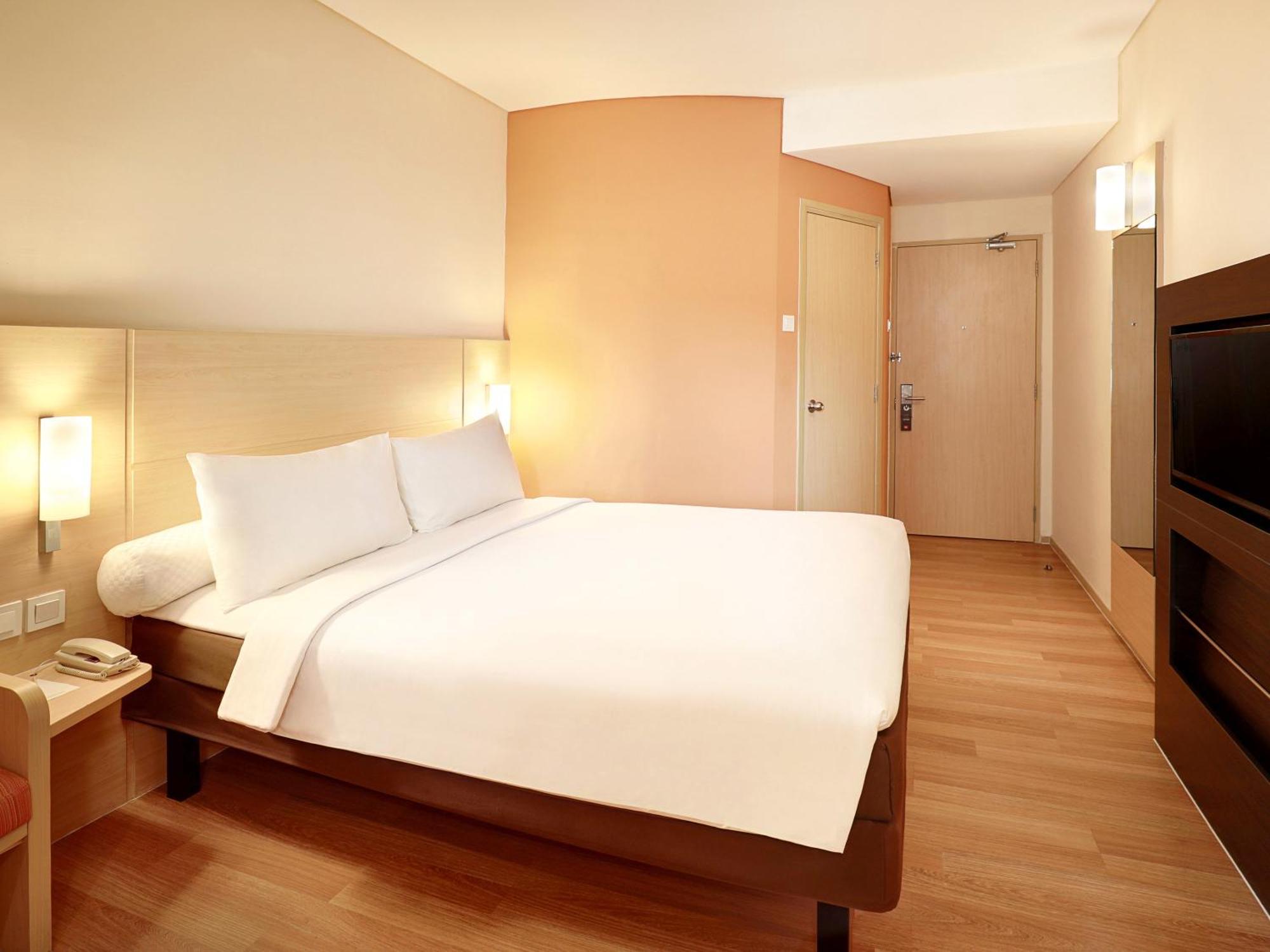 Ibis Jakarta Harmoni Exterior photo