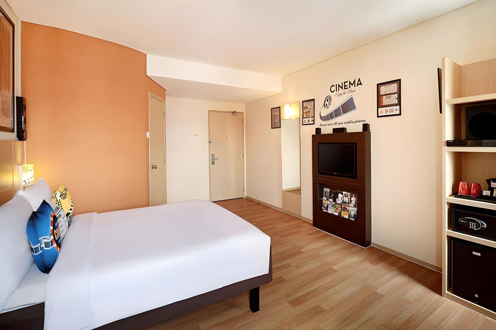 Ibis Jakarta Harmoni Exterior photo