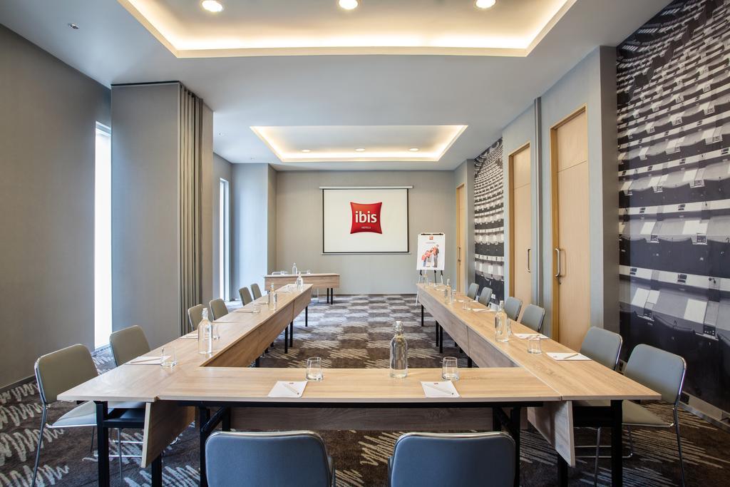 Ibis Jakarta Harmoni Exterior photo