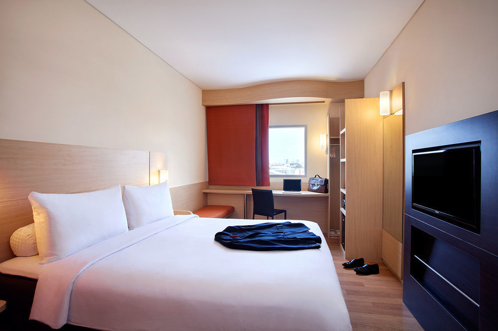 Ibis Jakarta Harmoni Exterior photo